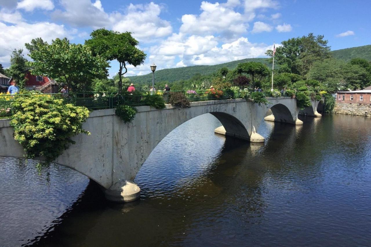 Blooming Inn Shelburne Falls Exterior foto